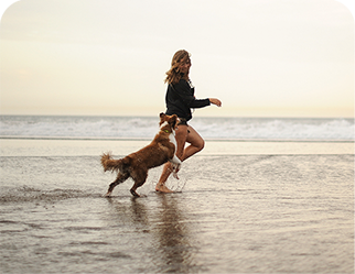 femme qui court sur la plage